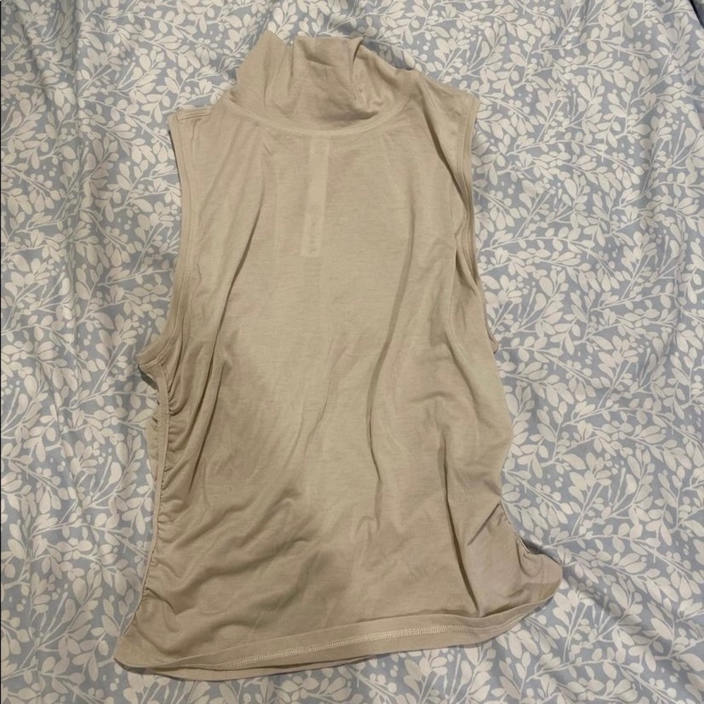Lululemon top